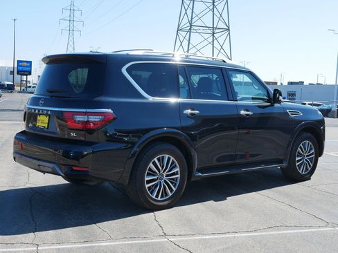 Used 2024 Nissan Armada SL w/ Captain's Chairs Package image 4