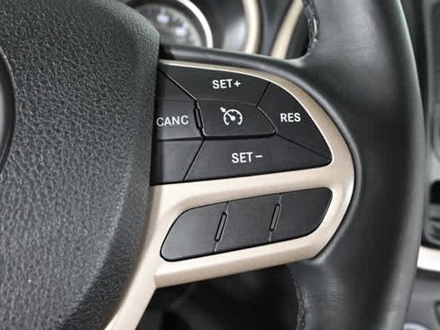 Used 2017 Jeep Cherokee Sport image 20