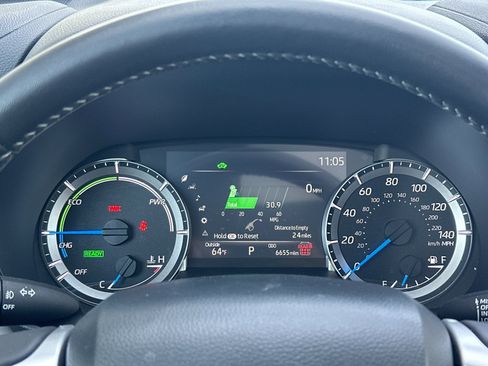 Used 2025 Toyota Highlander XLE image 24