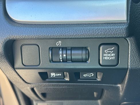 Used 2016 Subaru Forester 2.5i Limited AWD/4WD image 12