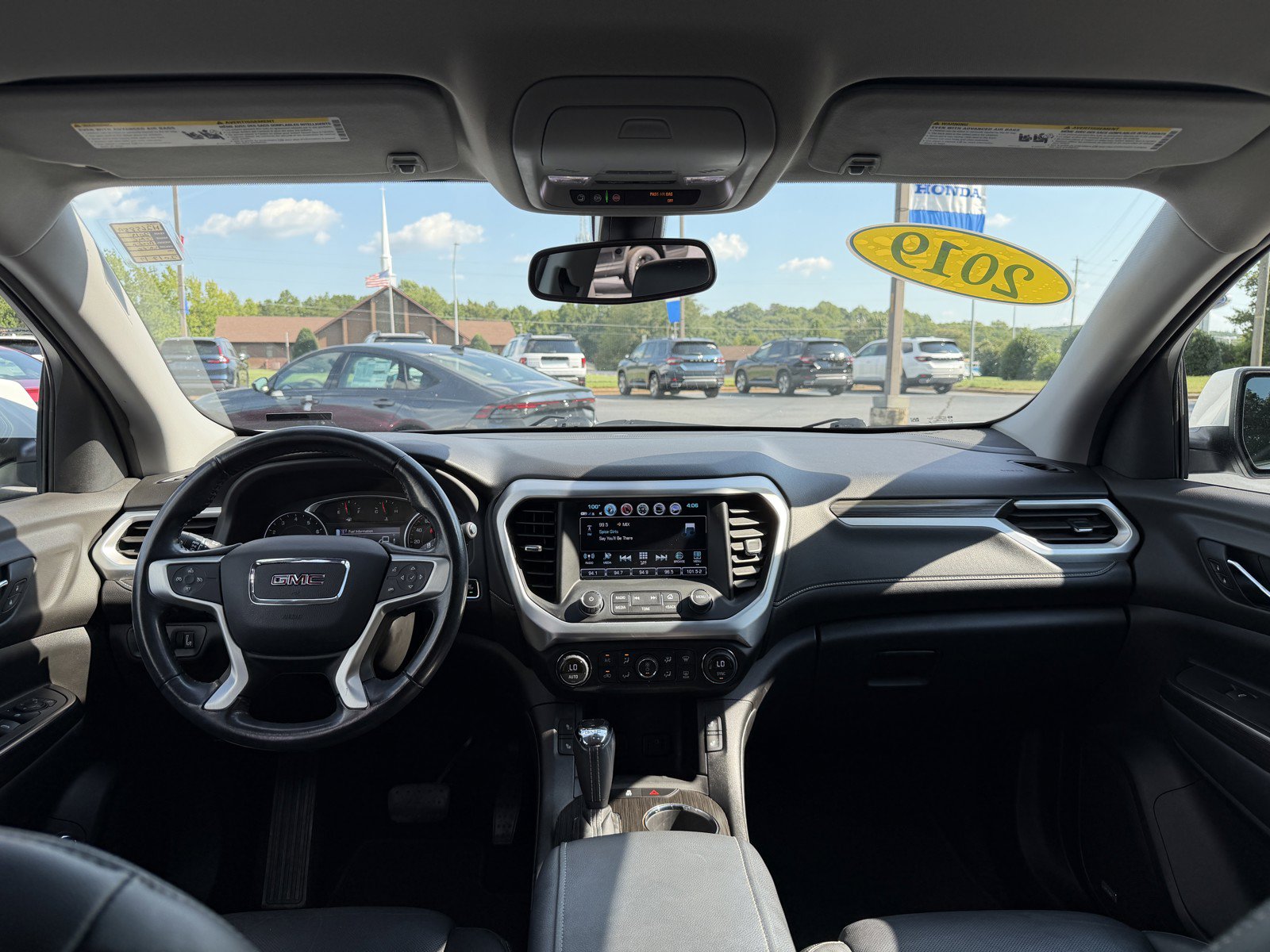 Used 2019 GMC Acadia SLT FWD image 17