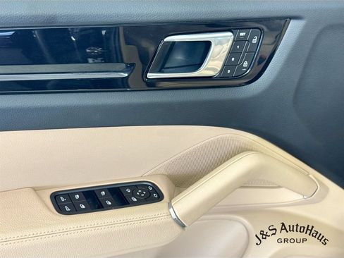 Used 2023 Porsche Cayenne Platinum Edition AWD/4WD image 24
