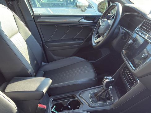 Used 2023 Volkswagen Tiguan SE R-Line image 5