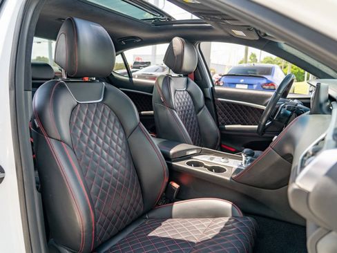 Used 2022 Genesis G70 3.3T RWD image 19