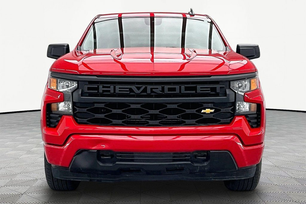 Used 2025 Chevrolet Silverado 1500 Custom AWD/4WD image 3