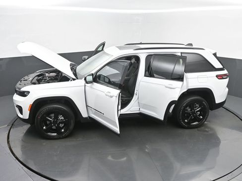 New 2025 Jeep Grand Cherokee Altitude image 66