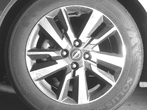 Used 2025 Nissan Versa SV image 12