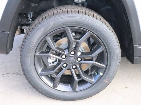 New 2025 Jeep Grand Cherokee Limited image 21