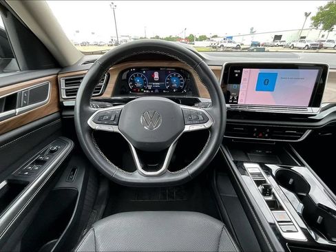 Used 2024 Volkswagen Atlas SE FWD image 5