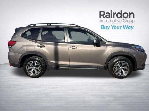 Used 2022 Subaru Forester Premium AWD/4WD image 8