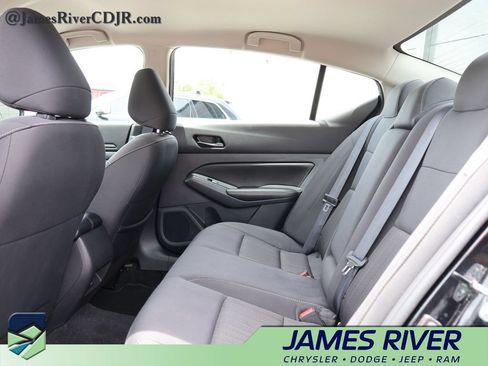 Used 2025 Nissan Altima 2.5 SV FWD image 17