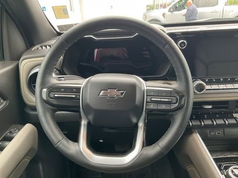 Used 2025 Chevrolet Colorado ZR2 w/ Technology Package AWD/4WD image 3