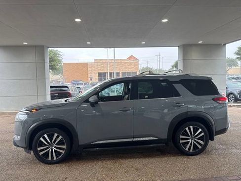 Used 2023 Nissan Pathfinder Platinum w/ Lighting Package (N93) FWD image 2