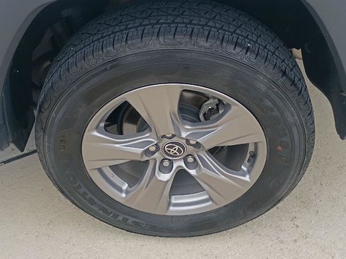 Used 2024 Toyota RAV4 XLE FWD image 23