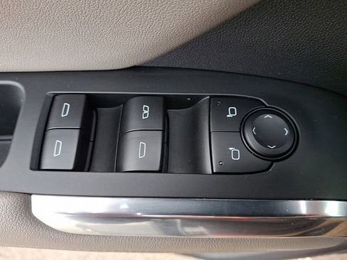 Used 2025 Chevrolet Traverse LT image 26