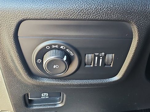 Used 2023 Jeep Grand Cherokee Limited w/ Black Appearance Package image 27