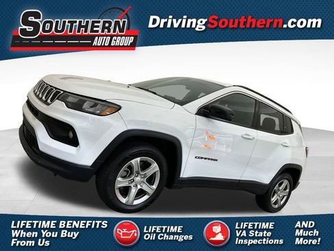 Used 2024 Jeep Compass Latitude AWD/4WD image 1