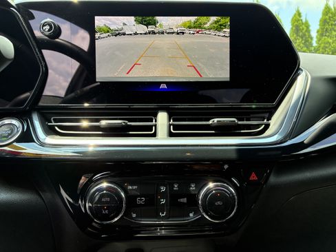 Used 2024 Chevrolet Trax RS w/ Driver Confidence Package FWD image 32