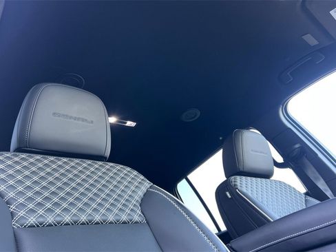 Used 2025 GMC Acadia Denali image 20