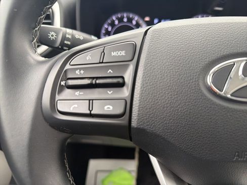 Used 2021 Hyundai Venue SEL image 19