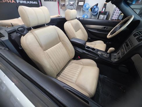 Used 2004 Ford Thunderbird Deluxe image 11