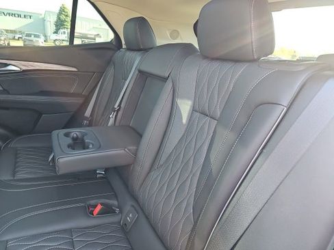 Used 2023 Buick Envision Avenir image 29