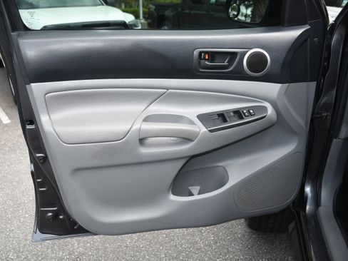 Used 2013 Toyota Tacoma 4x4 Double Cab w/ TRD Sport Pkg image 9