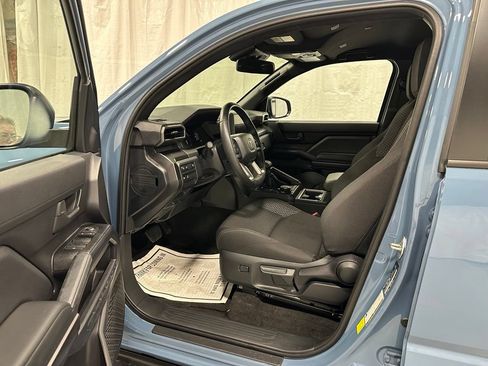 Used 2025 Toyota 4Runner SR5 AWD/4WD image 10