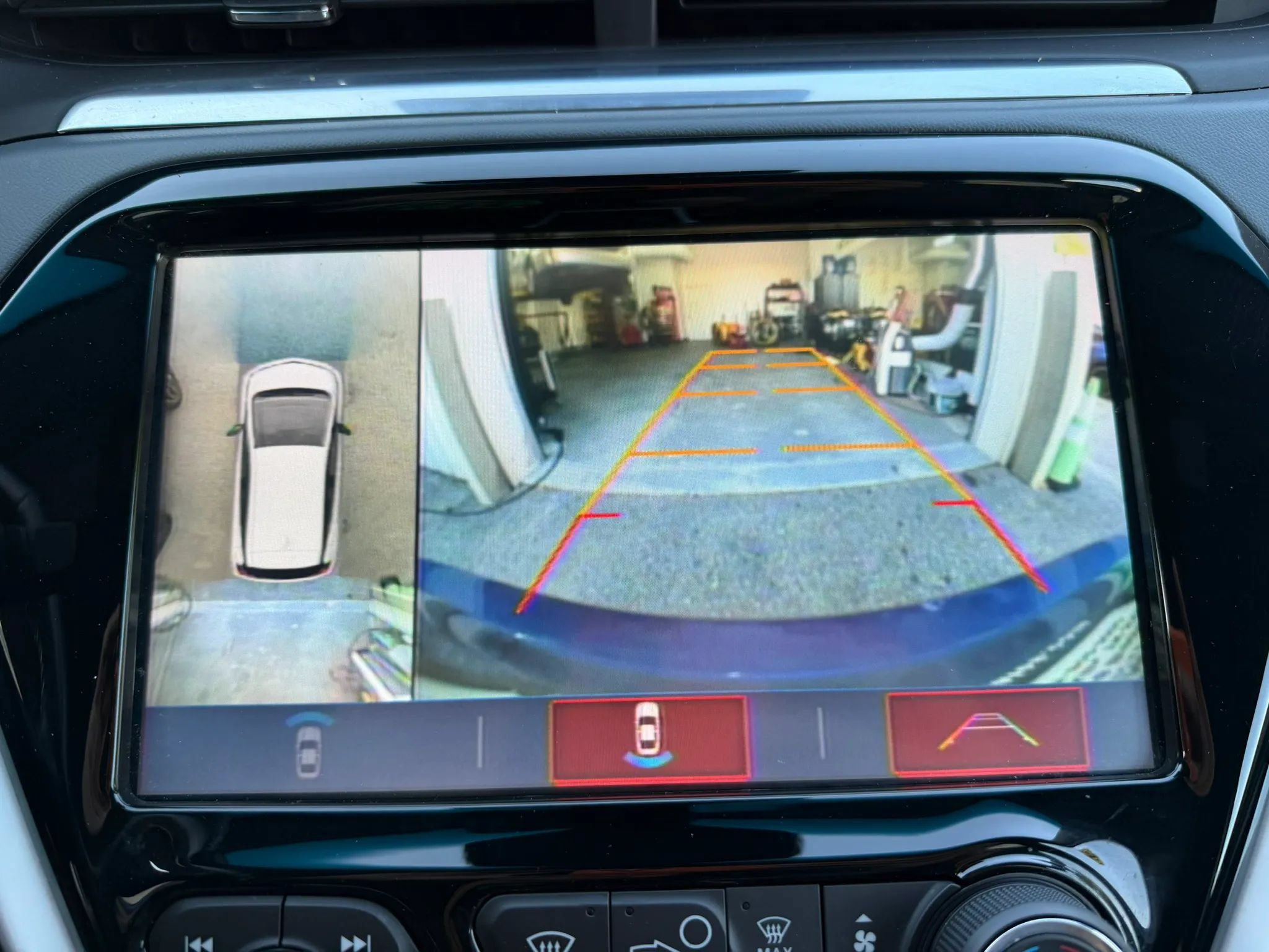 Used 2019 Chevrolet Bolt Premier w/ Infotainment Package FWD image 27