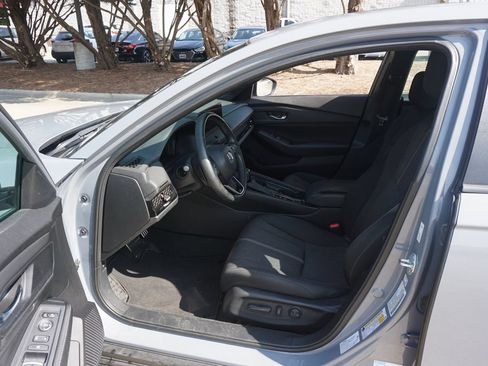 Used 2023 Honda Accord Sport image 2