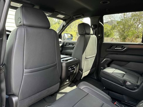 Certified 2025 GMC Yukon Denali image 16