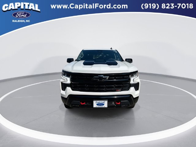 Used 2025 Chevrolet Silverado 1500 LT Trail Boss w/ Convenience Package II AWD/4WD image 3