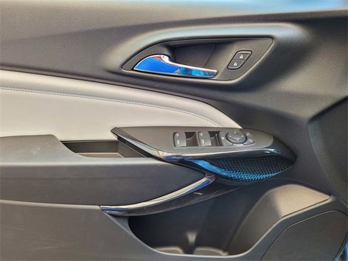 Used 2025 Chevrolet Trax LT w/ Driver Confidence Package image 22