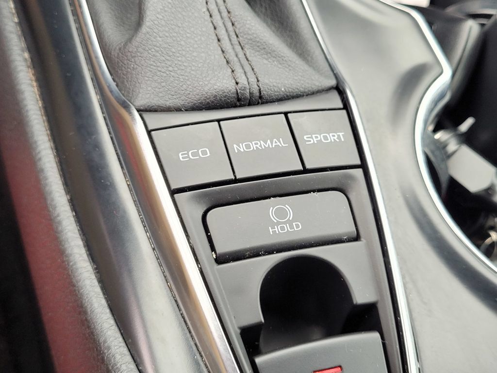 Used 2020 Toyota Camry XSE w/ Driver Assist Package FWD image 18