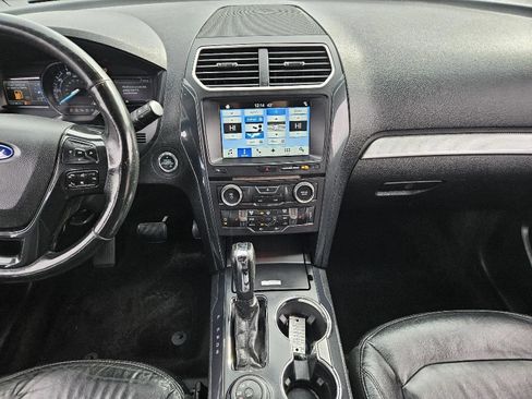 Used 2017 Ford Explorer XLT w/ Equipment Group 202A AWD/4WD image 14