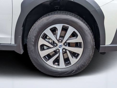 Used 2025 Subaru Outback Premium AWD/4WD image 11