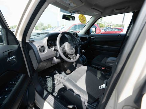 Used 2017 Jeep Patriot Sport w/ Power Value Group AWD/4WD image 8