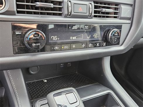 Used 2023 Nissan Pathfinder S image 22