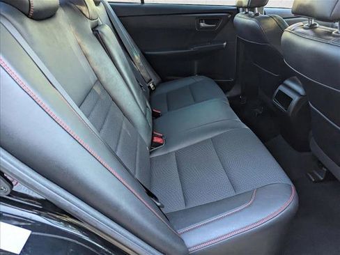 Used 2017 Toyota Camry SE image 18