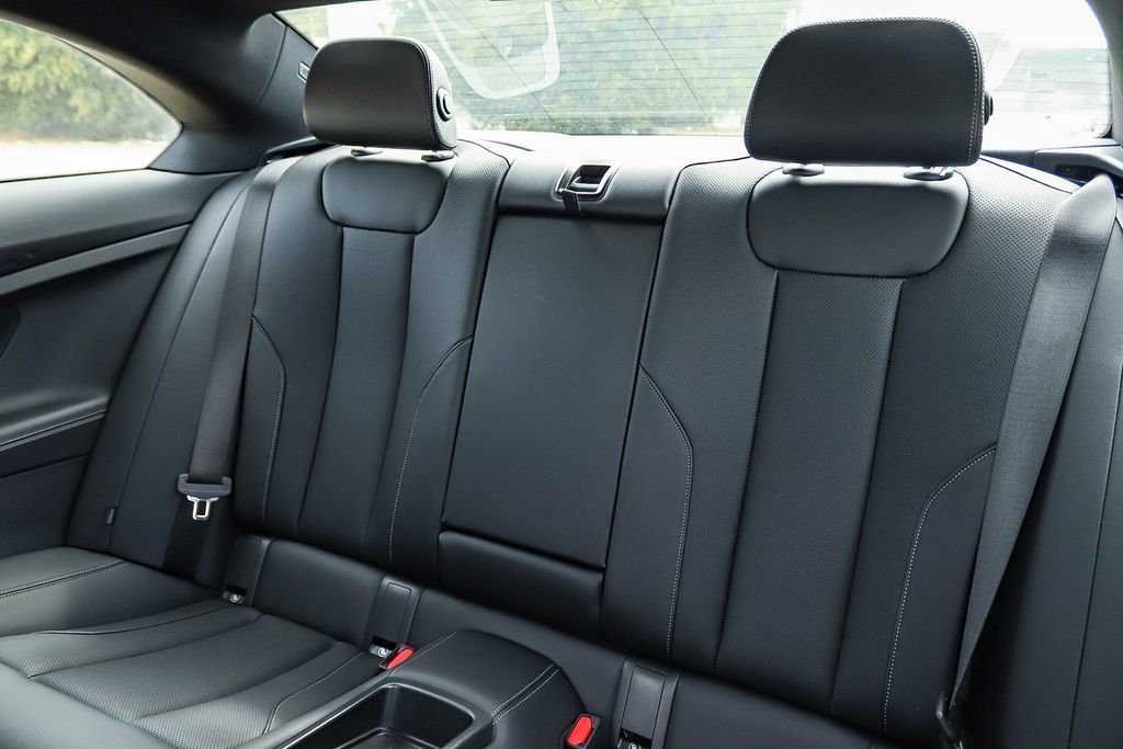 Used 2025 BMW 230i Coupe w/ Premium Package RWD image 19
