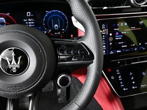 New 2025 Maserati Grecale GT image 12