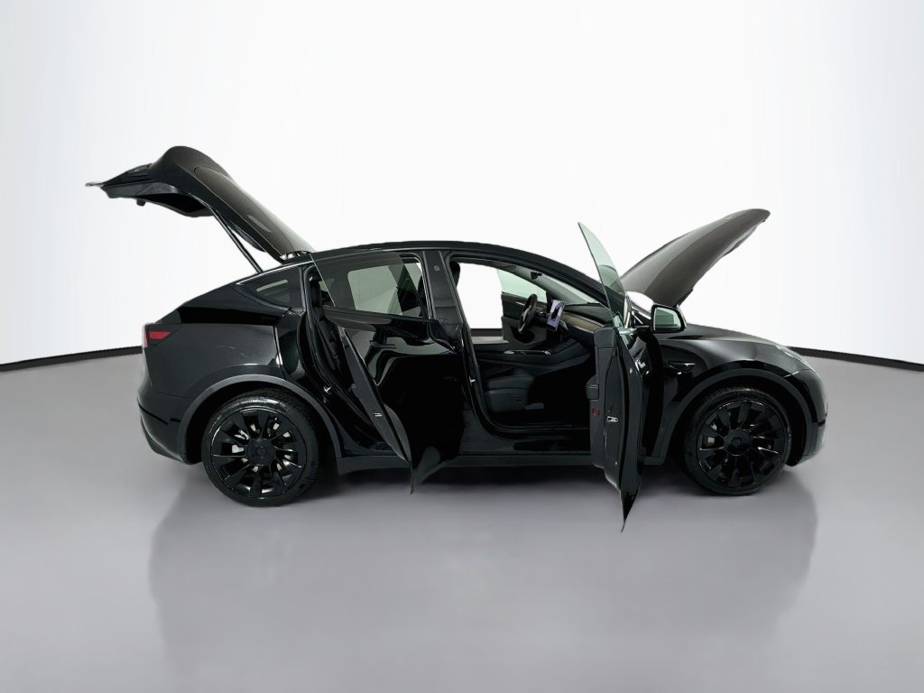 Used 2024 Tesla Model Y Long Range AWD/4WD image 36