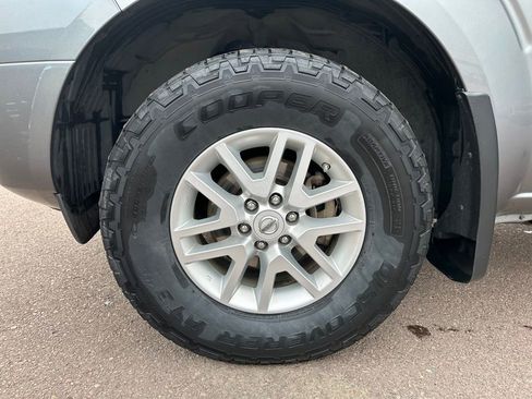 Used 2019 Nissan Frontier SV image 39