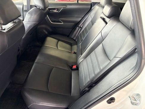 Used 2022 Toyota RAV4 XLE Premium image 9