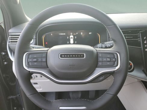 New 2025 Jeep Wagoneer L Series III w/ 8-pass Seating Package image 17