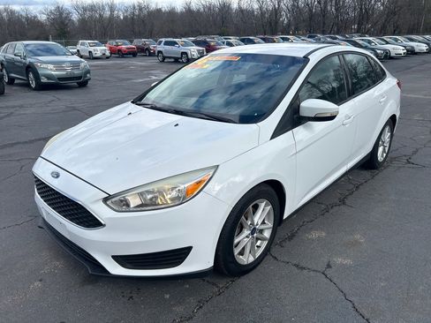 Used 2016 Ford Focus SE image 2