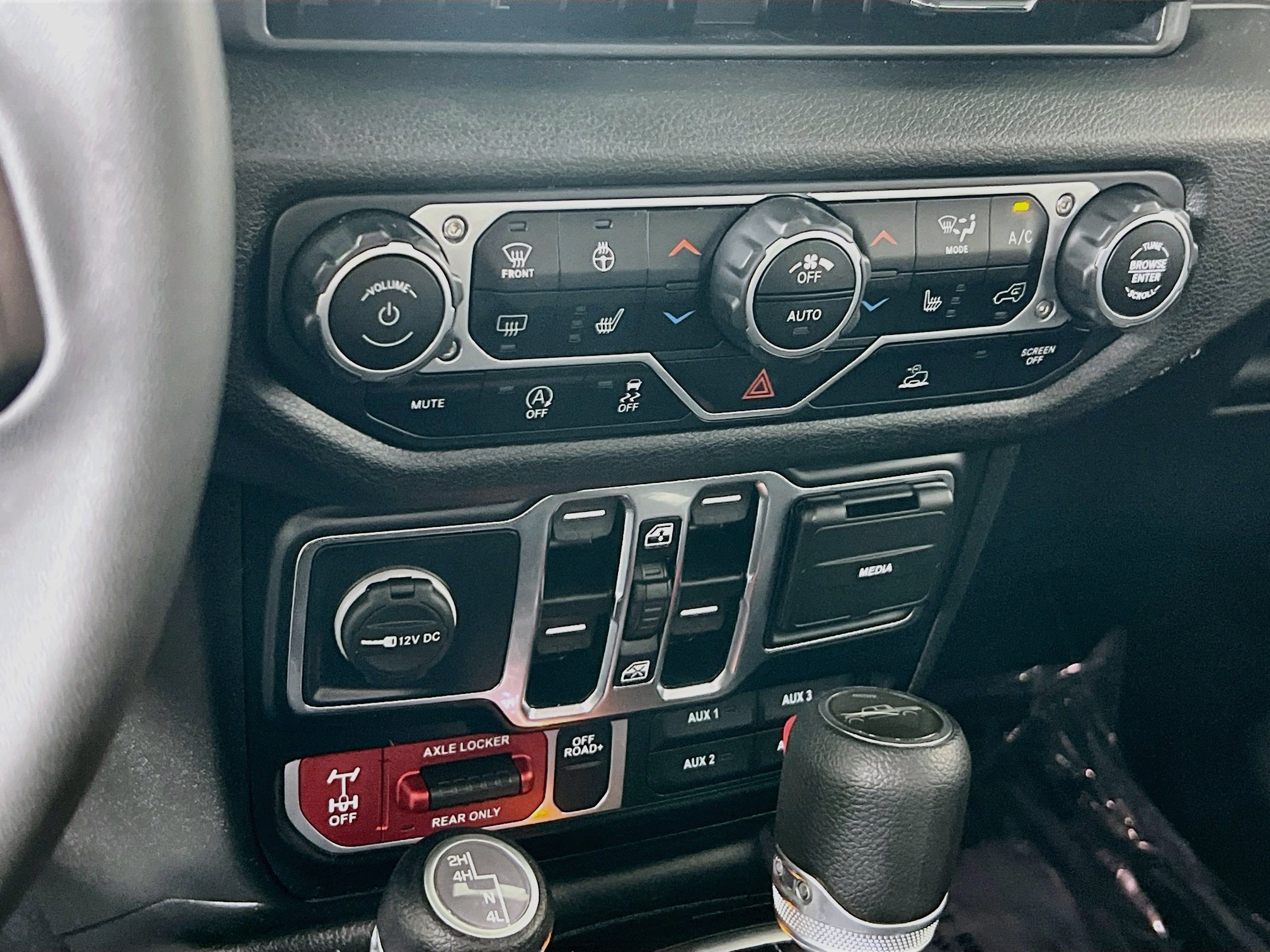 Used 2024 Jeep Gladiator Sport AWD/4WD image 15