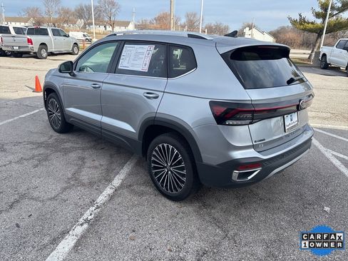 Used 2025 Volkswagen Taos SE image 22