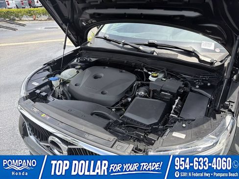 Used 2020 Volvo XC40 T5 Momentum w/ Protection Package Premier AWD/4WD image 32