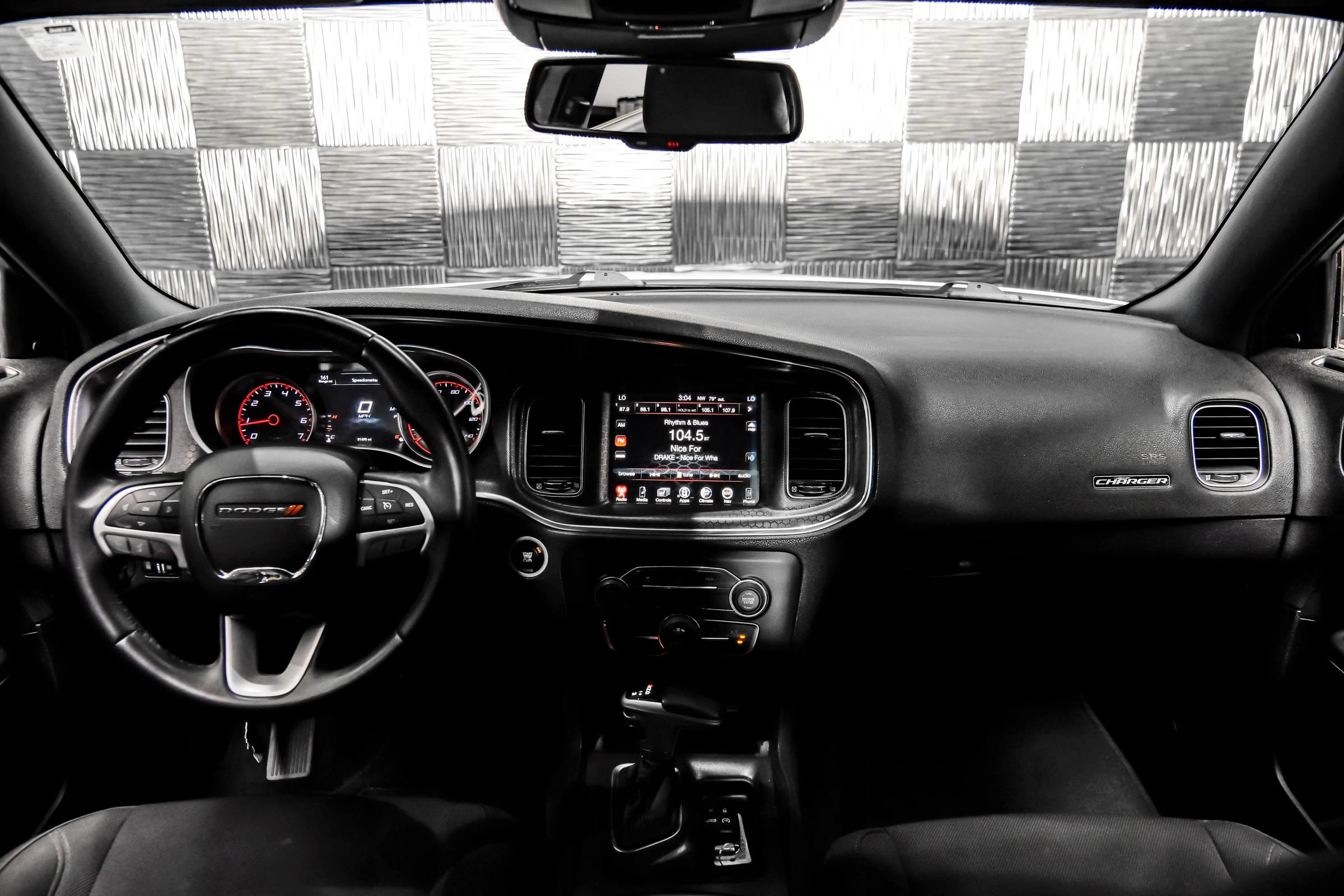 Used 2016 Dodge Charger SXT w/ Navigation & Travel Group RWD image 11